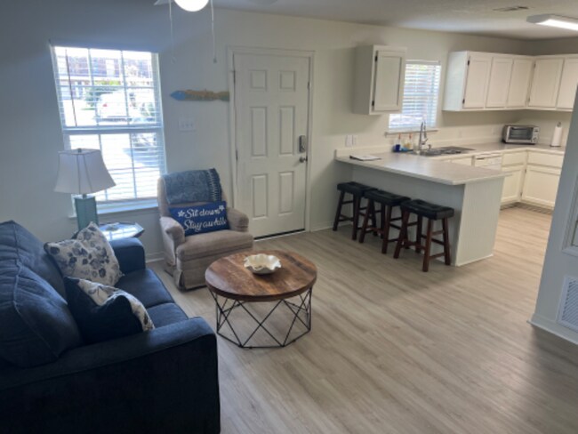 Foto del edificio - 245 Palmetto Ln