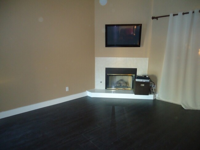 Foto del edificio - Spacious 2 Bedroom Condo in North Ontario