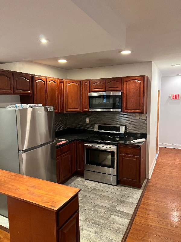 Building Photo - 2512 W Oxford St