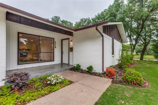 Foto del edificio - 2718 Runningbrook Ln