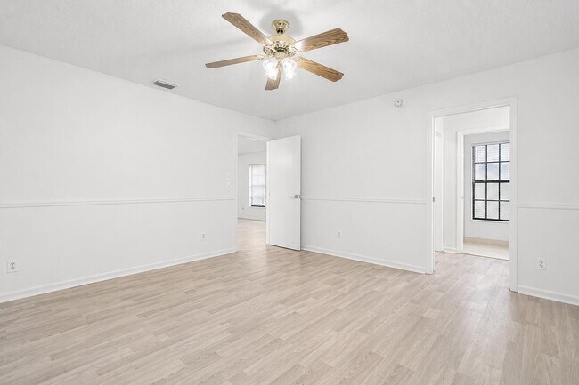 Foto del edificio - 190 Parkwood Dr