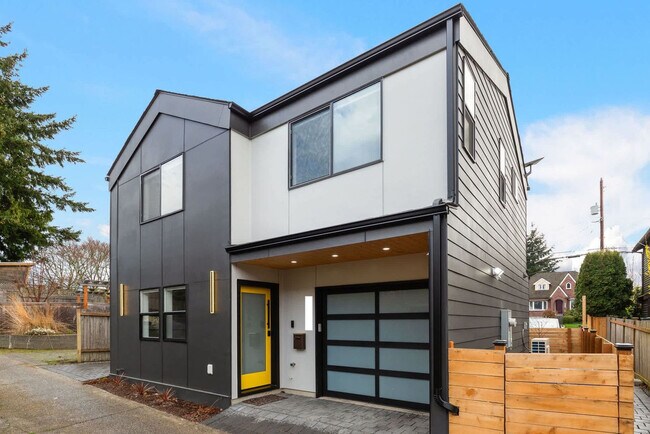 Foto del edificio - 7549 32nd Ave NW