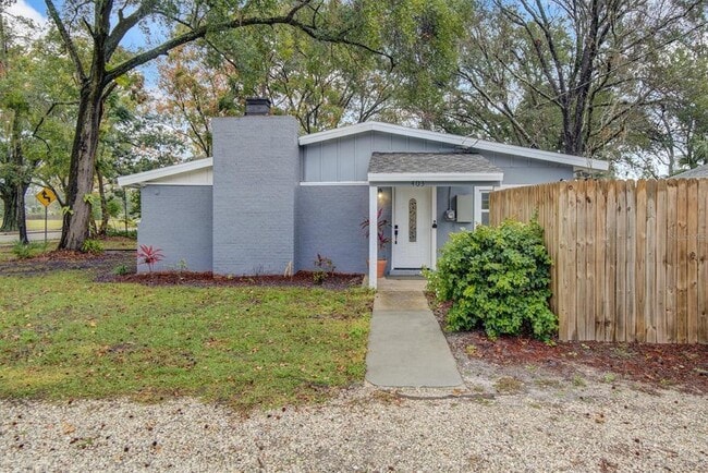 Foto del edificio - 403 Palm Springs Dr