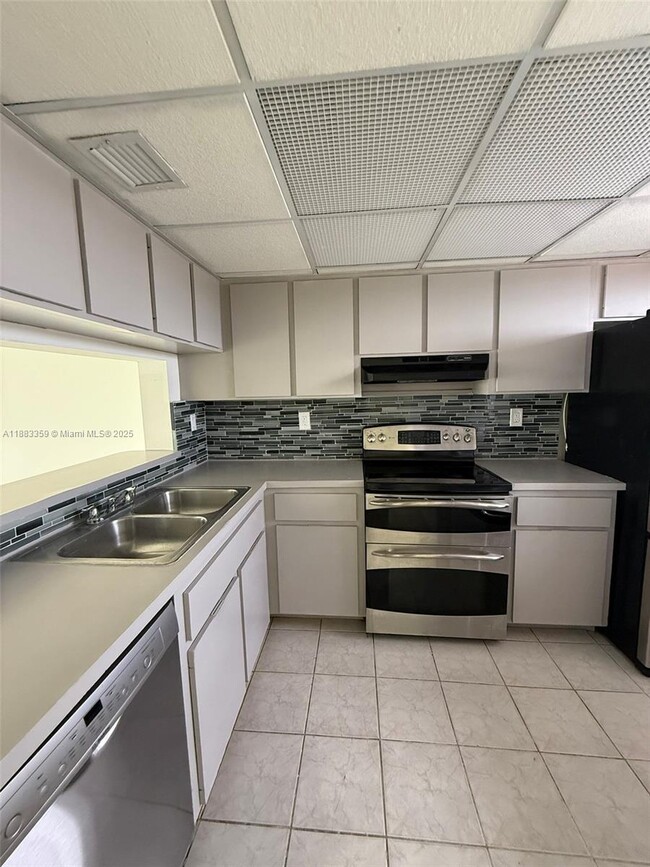 Foto del edificio - 10145 NW 9th St Cir