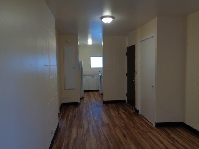 Building Photo - 2 Bed/1 Bath unit on Cleghorn St in Waikiki