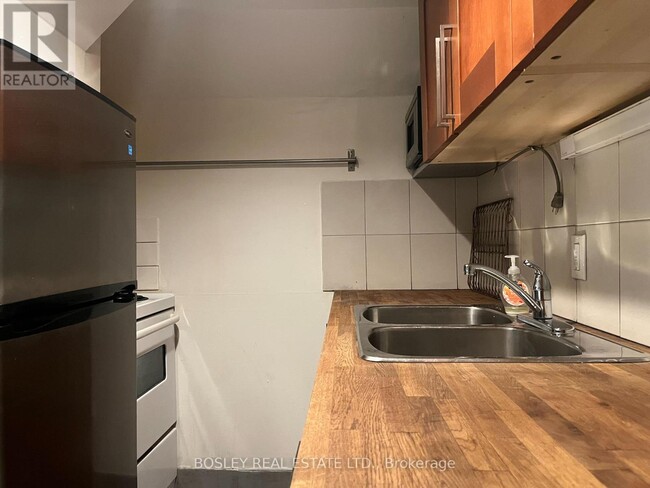 Photo du bâtiment - 383 Lansdowne Ave