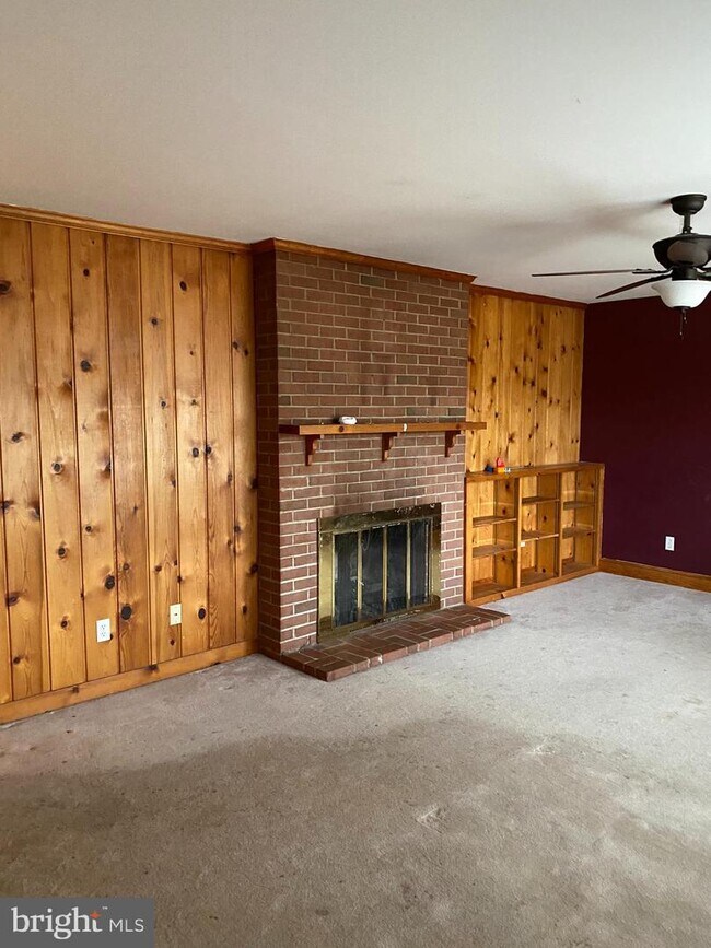 Building Photo - 83 Leeland Rd