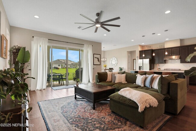 Foto del edificio - 520 Back Creek Dr