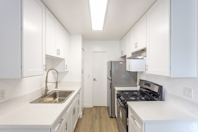 1BR - 1BA, 588SF - Valle at Mission