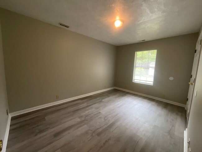 Foto del edificio - 124 Brainerd Ave