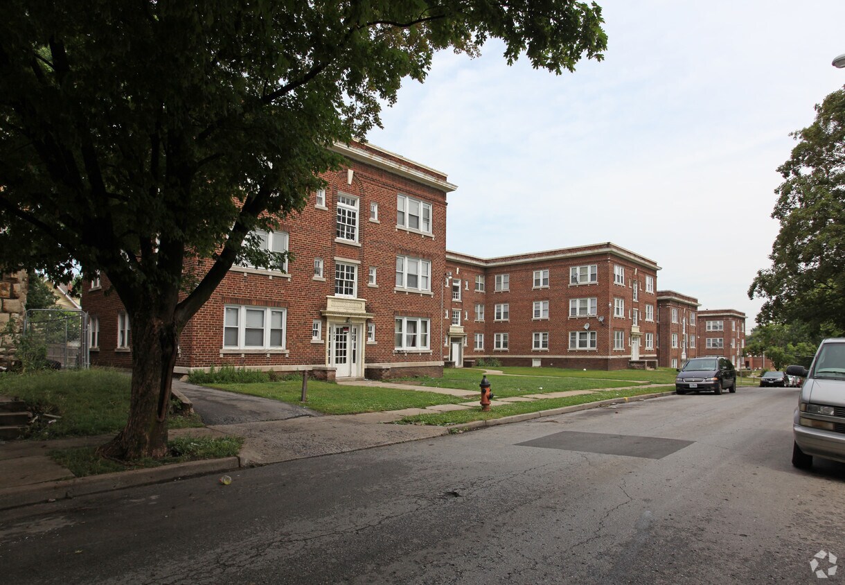 Foto del edificio - 118-148 N Lawn Ave