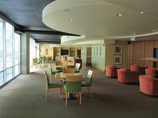 Foto del edificio - 155 S Court Ave