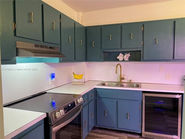 Foto del edificio - 4200 Hillcrest Dr