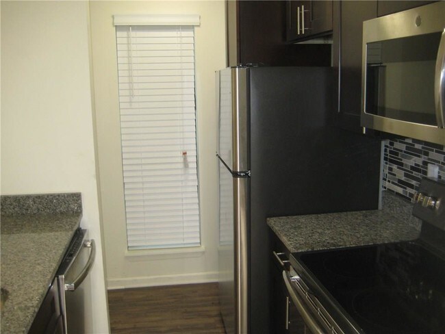 Building Photo - 5851 Phoenix Dr