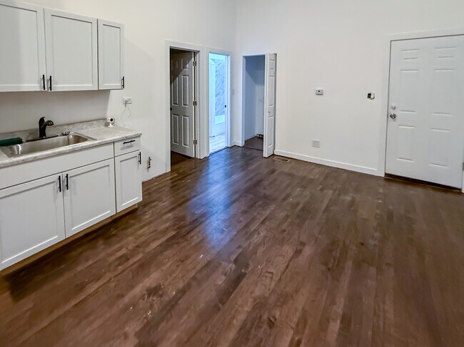 Foto del edificio - 8714 S Commercial Ave