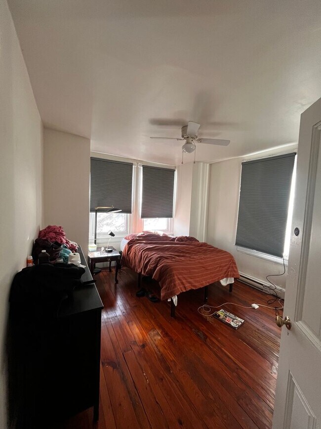 Building Photo - Spacious one bedroom unit in a great locat...