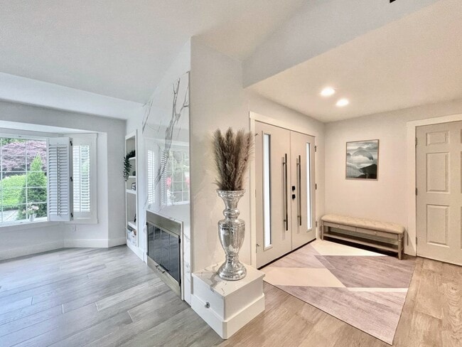 Building Photo - Luxury Single Family Home For Rent in Clyd...