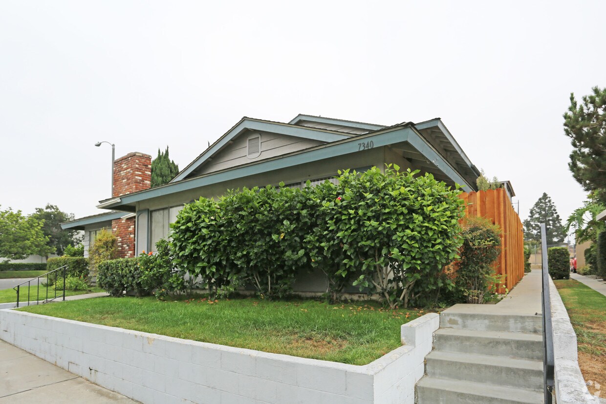 Building Photo - 7340 Corsican Dr