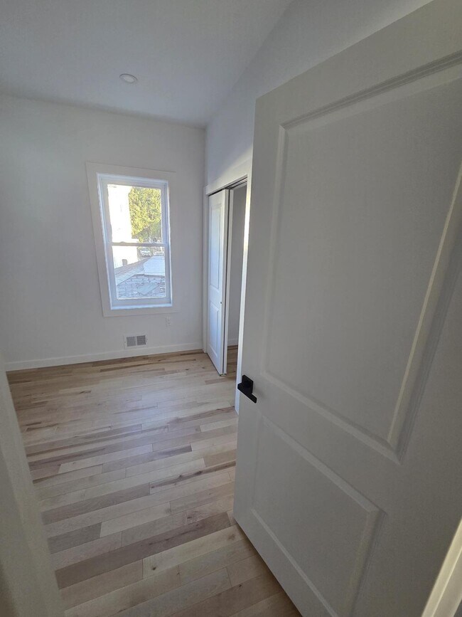 Building Photo - 9 Voorhees St