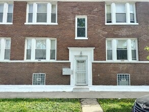 Building Photo - 1413 W 66th St