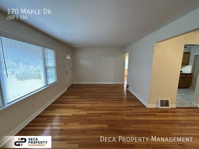 Foto del edificio - 170 Maple Dr