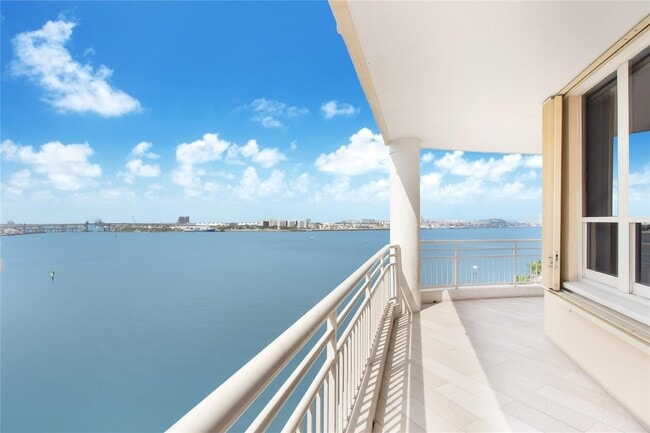 Building Photo - 888 Brickell Key Dr