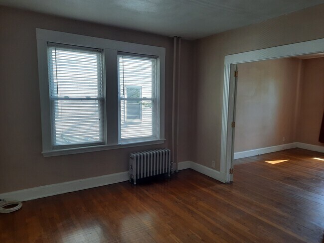 Building Photo - 1455 River St