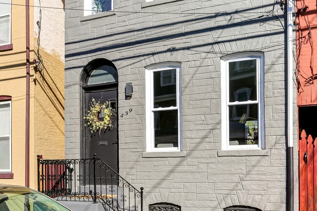 Building Photo - 439 W Vine St