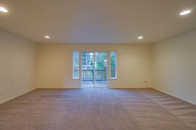 Foto del edificio - THREE BEDROOM TOWNHOUSE