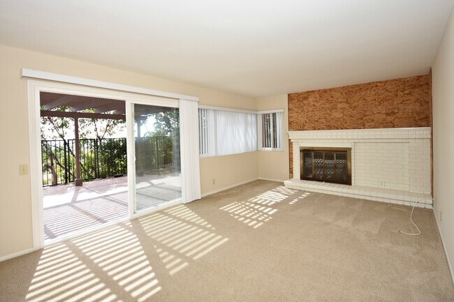 Building Photo - Spacious Home in La Costa with Nice View!!