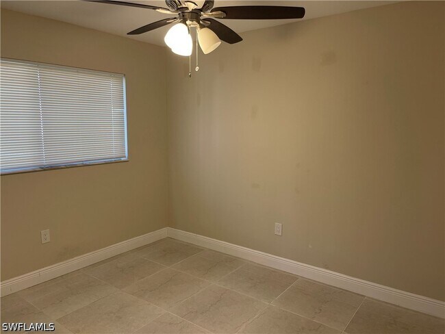 Foto del edificio - 255 Pine Valley Cir