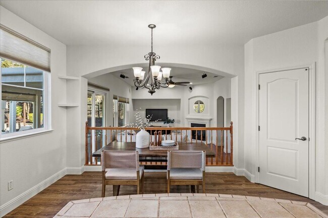 Building Photo - Elegant & Spacious 4 Bedroom Home Near Fol...