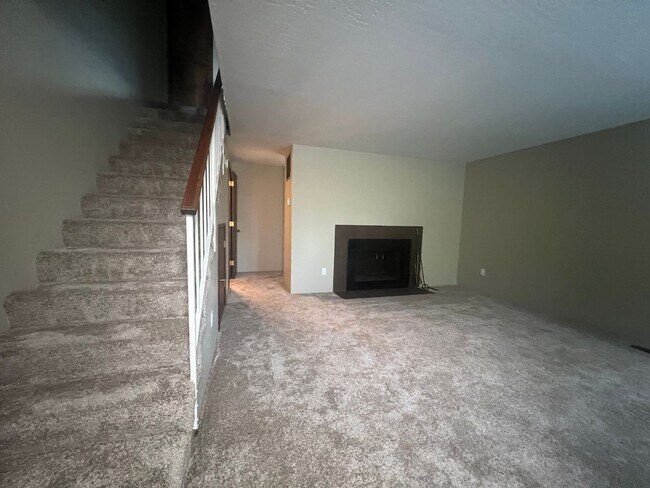 Foto del edificio - Renovated two bedroom townhouse near downt...