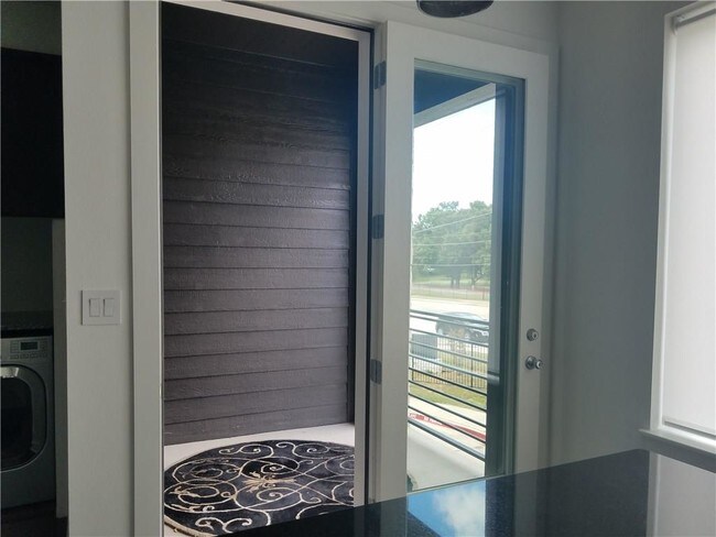 Foto del edificio - 4060 Spring Valley Rd