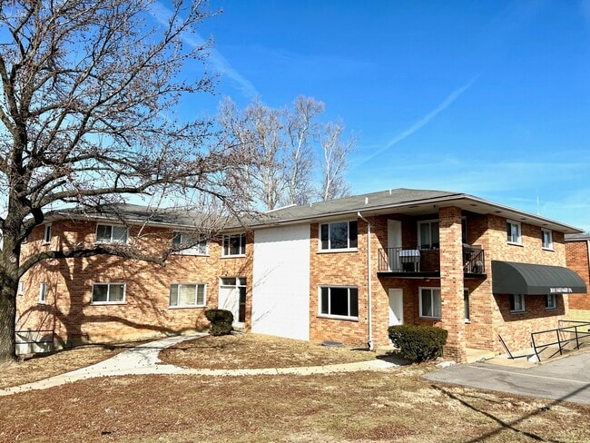 Building Photo - 2827 Lemay Ferry Rd