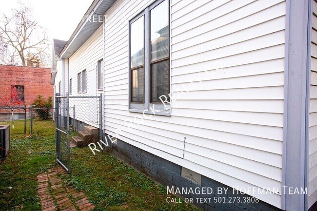 Building Photo - 117 W 15th St