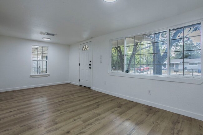 Foto del edificio - Modern Comfort and Convenience  4BR/2BA Home in San Antonio Available Now!