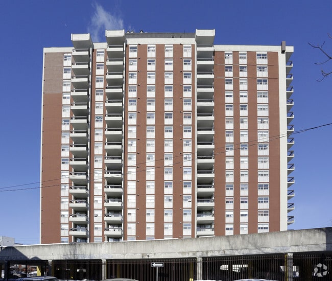Building Photo - The Lamplighter