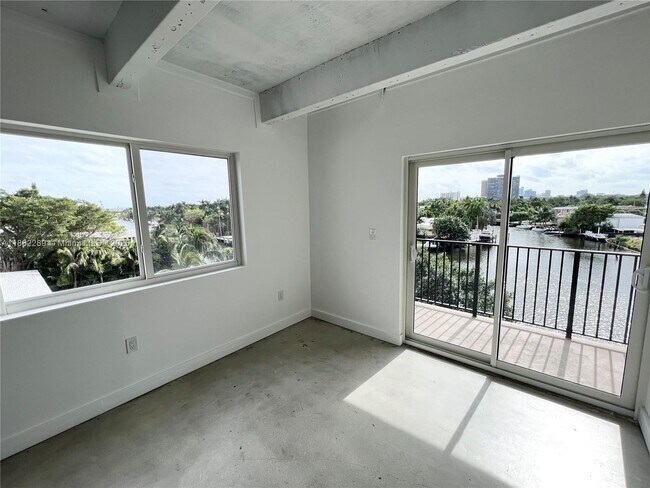 Foto del edificio - 860 NE 78th St