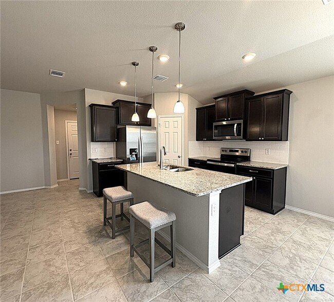 Foto del edificio - 2418 Corradino St