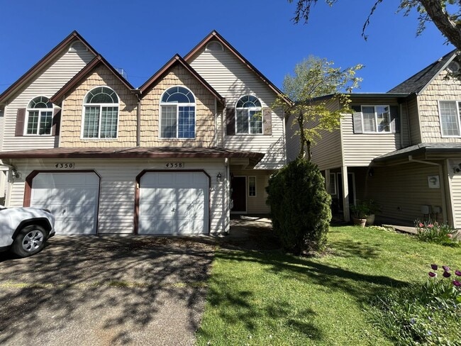 Foto del edificio - Spacious 3 Bedroom Home with Open Layout, Vaulted Bedrooms & Trail Access