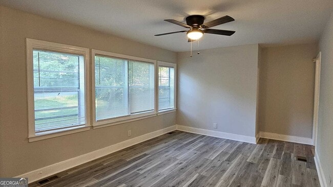 Building Photo - 1830 Meadow Ln