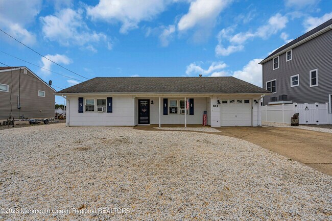 Building Photo - 814 Tiller Dr