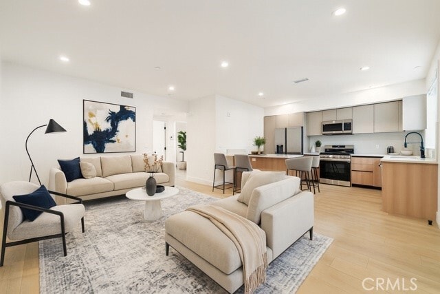 Foto principal - 7510 Sepulveda Blvd