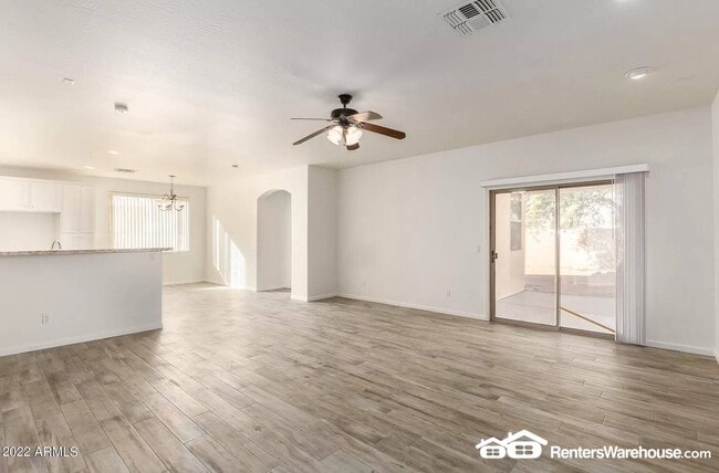 Foto del edificio - 4836 N 126th Dr