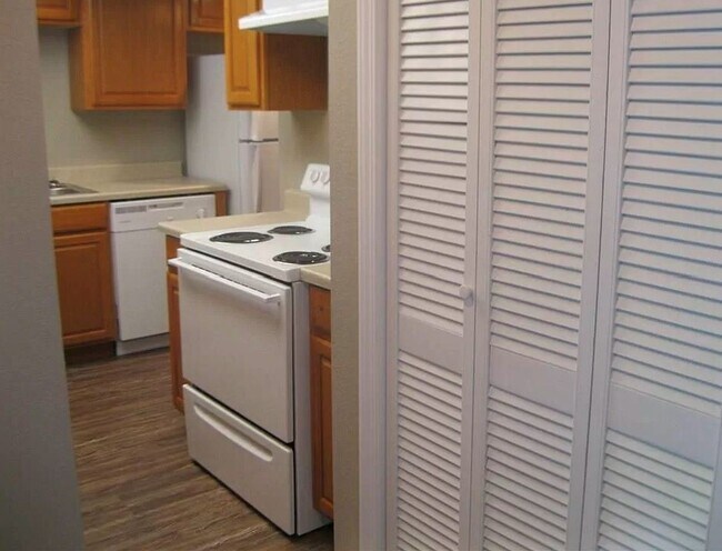 Building Photo - 2 br, 2 bath House - 325 South 7 Street