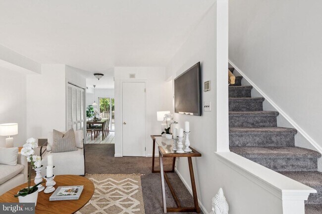 Foto del edificio - Great Townhouse w/ 2 Bedrooms, 1.5 Baths, ...