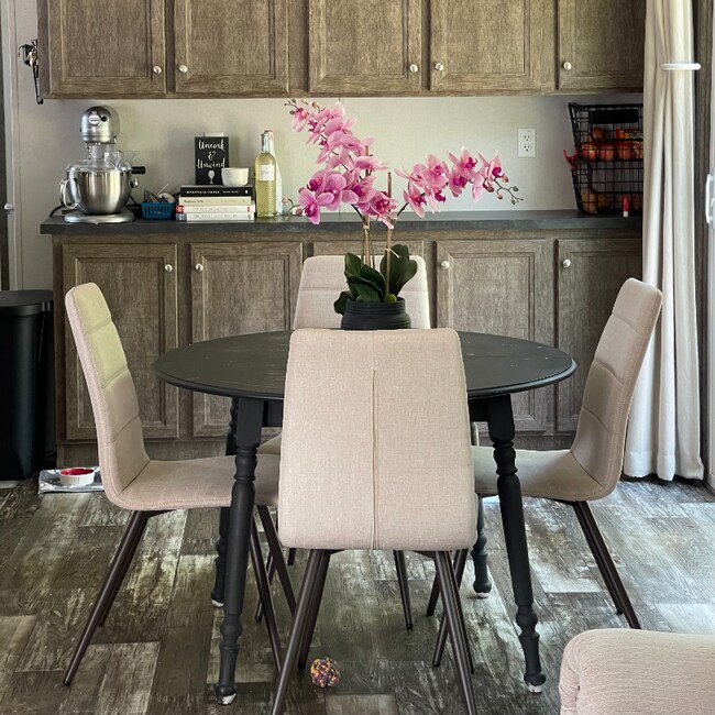 Foto del edificio - 339 Red Briar Ln