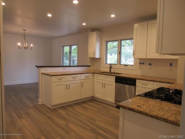 Building Photo - 461 Lake Barnegat Dr N