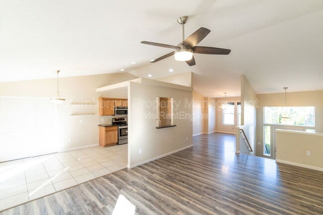 Building Photo - 7615 N Ash Ln